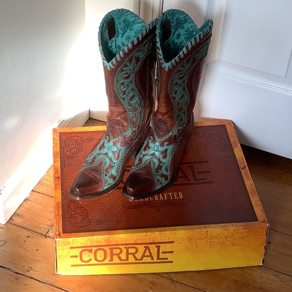 Corral women’s cowboy boots size 8